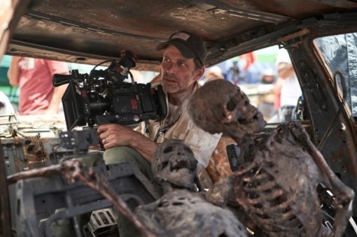 «Армия мертвецов»: Зак Снайдер раскрыл жестокую вырезанную сцену с зомби-стриптизёром