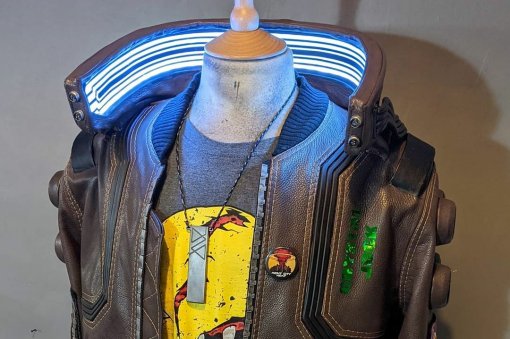 Косплеер сделал копию куртки героя Cyberpunk 2077. На это ушло 400 часов
