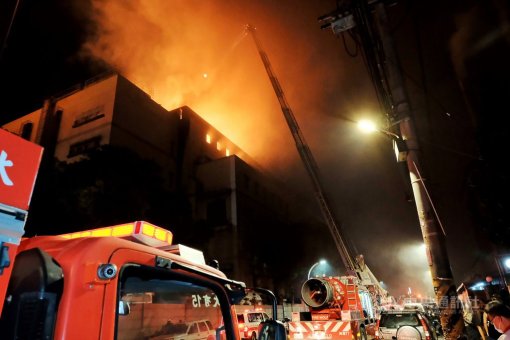 В Тайване загорелся завод по производству комплектующих для iPhone 12